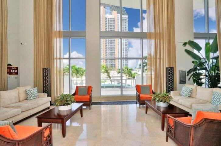 Beachfront Resort - Pool - Ocean View Balcony- Gym ไมอามีบีช ภายนอก รูปภาพ